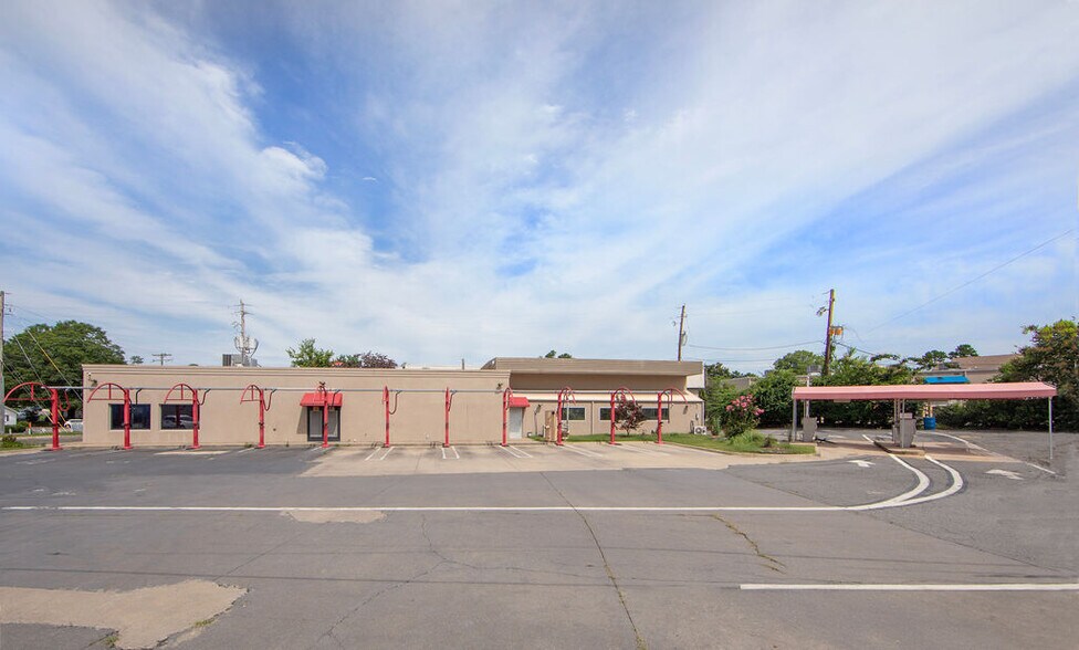 More Photos Of 9500 N Rodney Parham Rd, Little Rock Freestanding For Sale