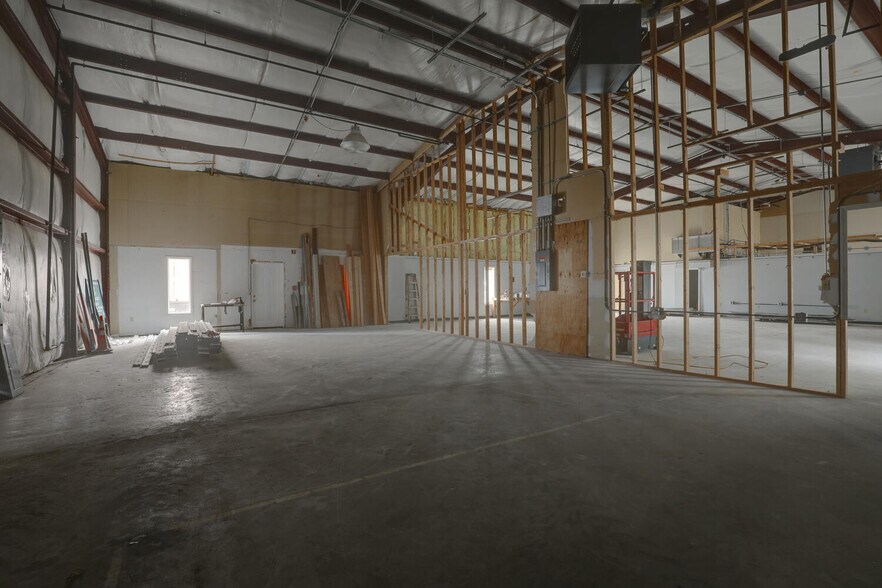 More Photos Of 2414 W Schneidman Dr, Quincy Industrial For Lease
