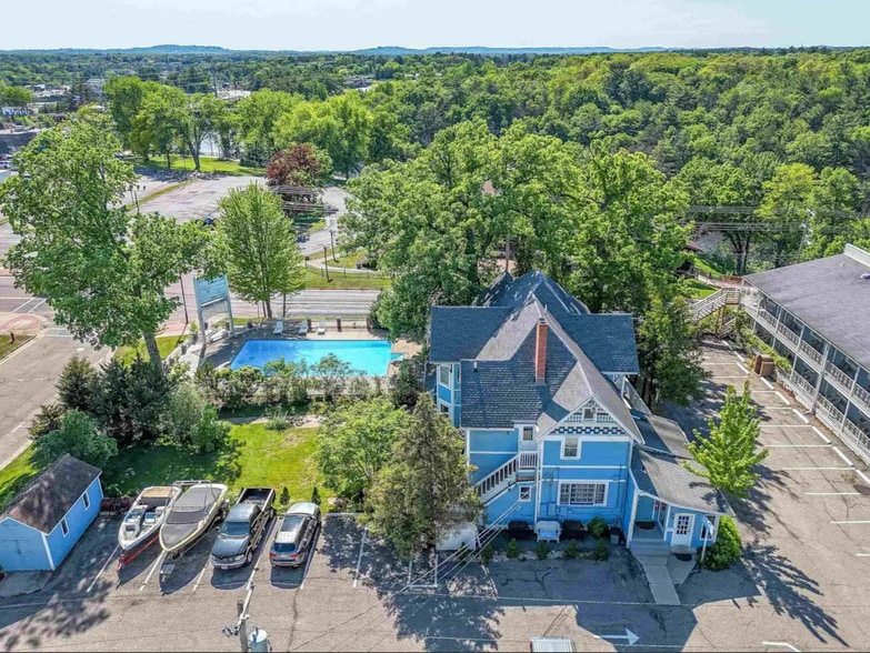 More Photos Of 211 Wisconsin Ave, Wisconsin Dells Hotel For Sale