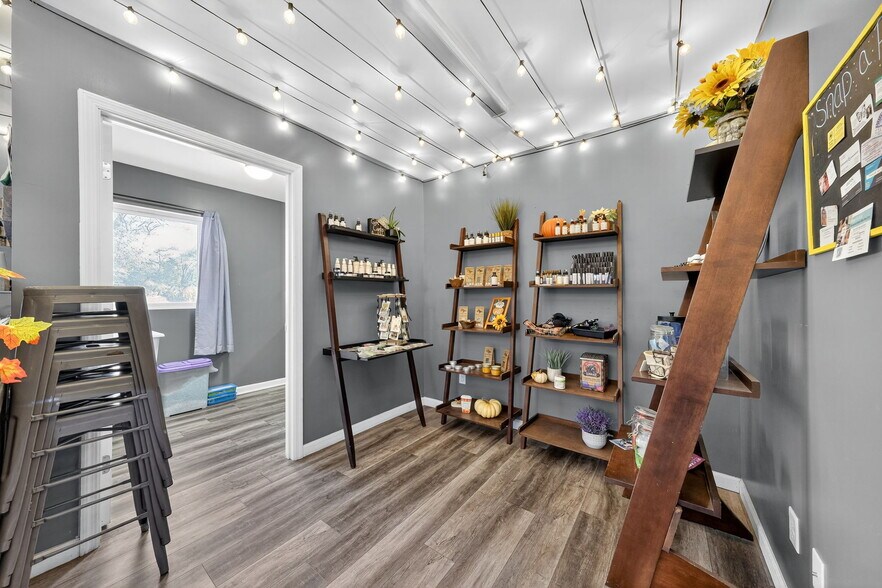 More Photos Of 302 S Lincoln Dr, Troy Office For Sale