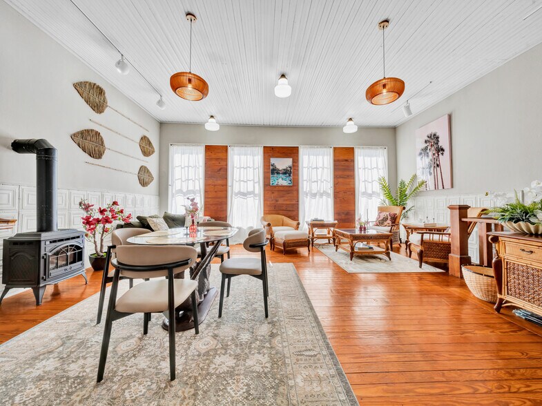 More Photos Of 106 W Main St, Pilot Point Storefront For Sale