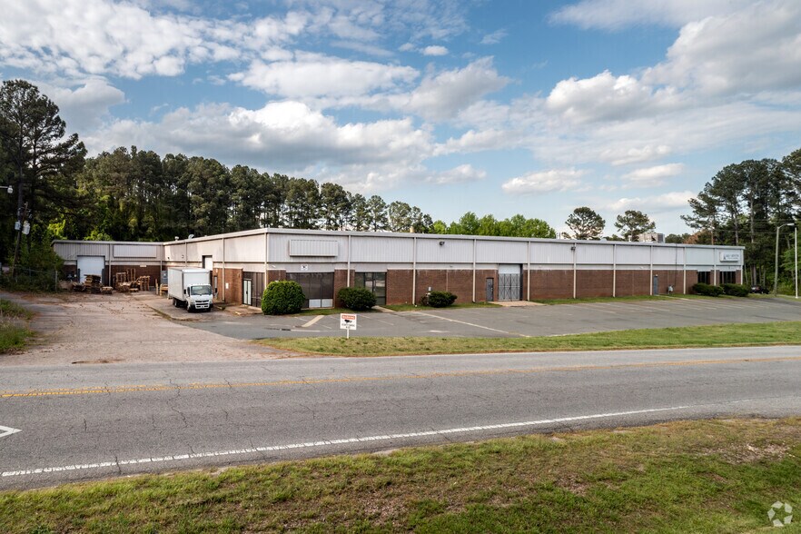 More Photos Of 1904 New Hope Church Rd, Raleigh Flex For Lease