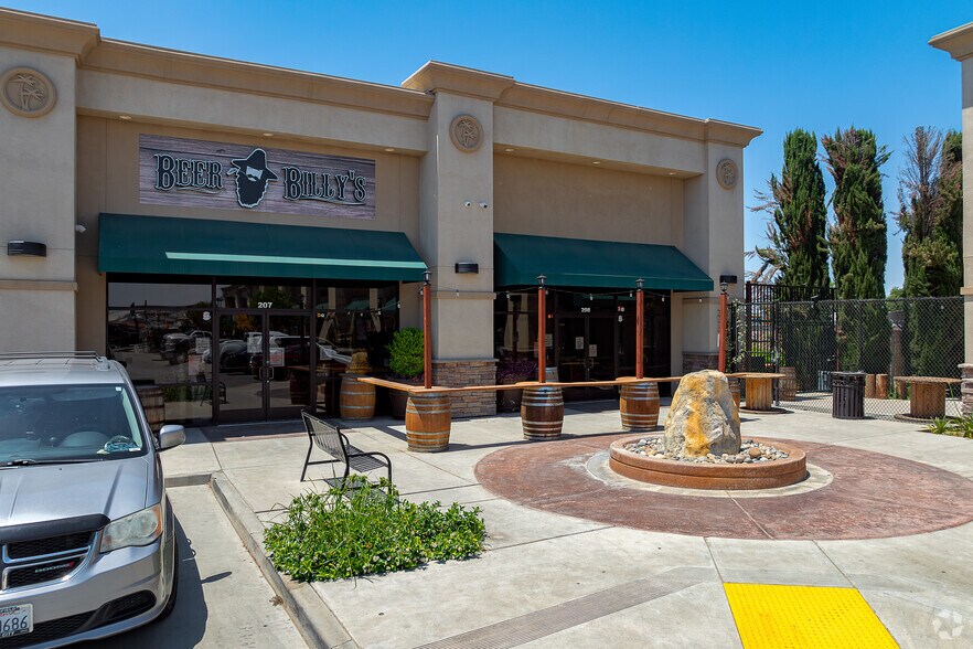 More Photos Of 4208 Rosedale Hwy, Bakersfield Storefront For Lease