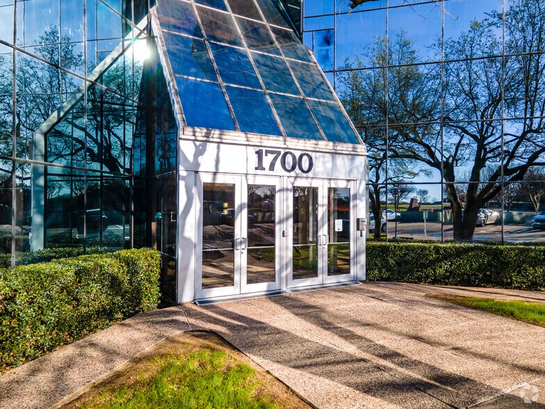 More Photos Of 1700 Alma Dr, Plano Office For Sale