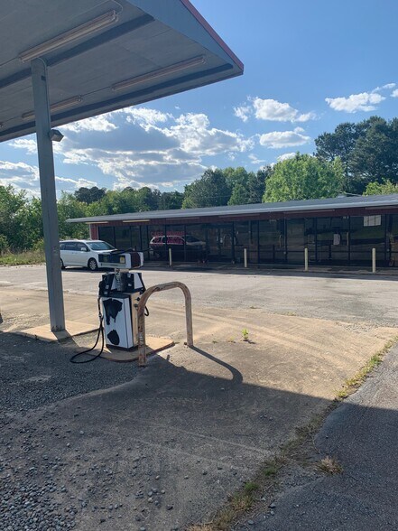 More Photos Of 16508 Hwy 65 S, Damascus Service Station For Sale