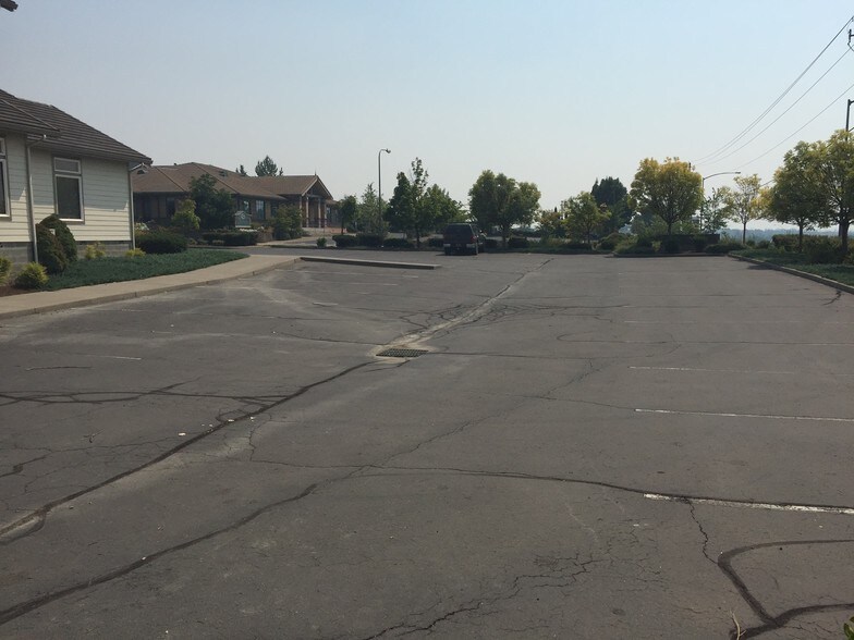More Photos Of 3882 Crater Lake Ave, Medford Office For Sale