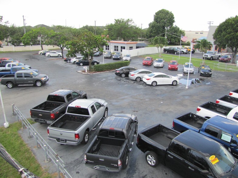 More Photos Of 3100 NW 30th Ave, Oakland Park Auto Dealership For Lease