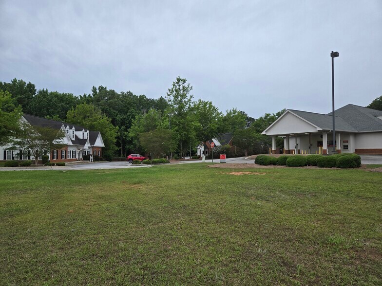 More Photos Of 140 Howard Ln, Fayetteville Office For Sale