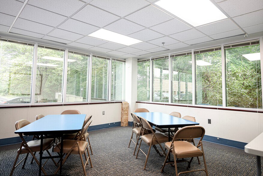 More Photos Of 9635 Philadelphia Rd, Baltimore Office For Lease