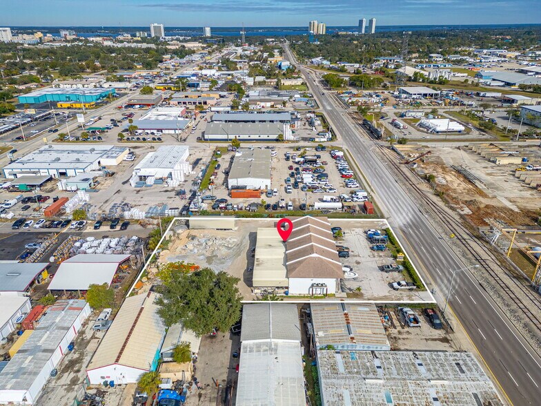 More Photos Of 2700 Evans Ave, Fort Myers Light Manufacturing For Sale