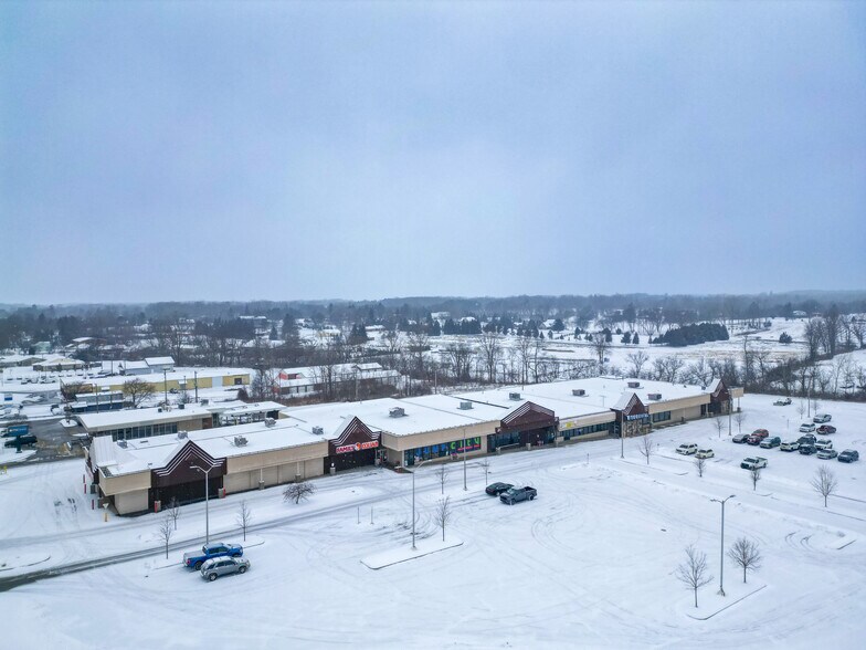 More Photos Of 579-605 N Cedar St, Imlay City Storefront For Lease