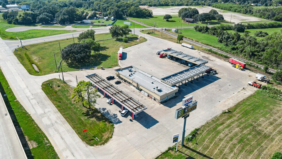 More Photos Of 5168 NE I 10 Frontage Rd, Sealy General Retail For Sale