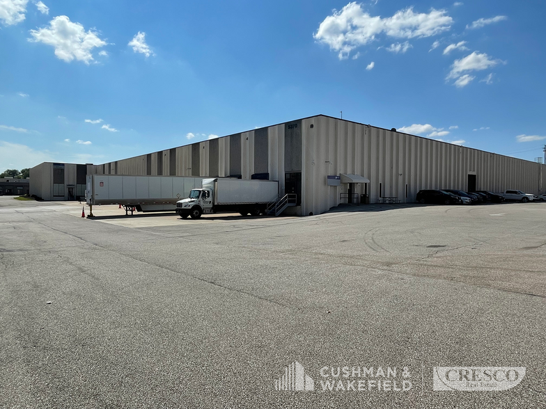 Primary Photo Of 5370 Naiman Pky, Solon Warehouse For Lease