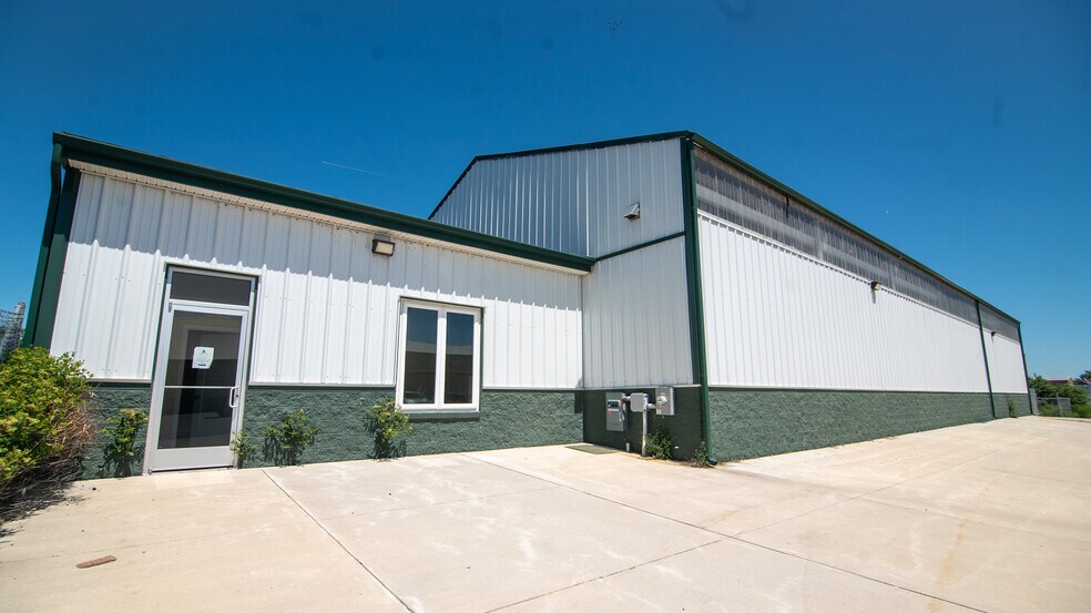 More Photos Of 250 Edwards Ave, New Castle Warehouse For Lease