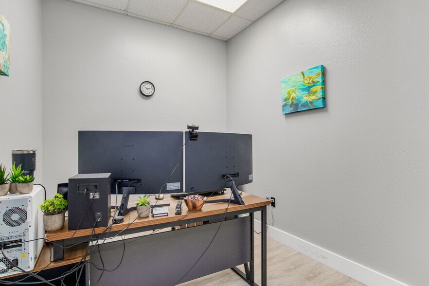 More Photos Of 913 Gulf Breeze Pky, Gulf Breeze Storefront Retail Office For Sale