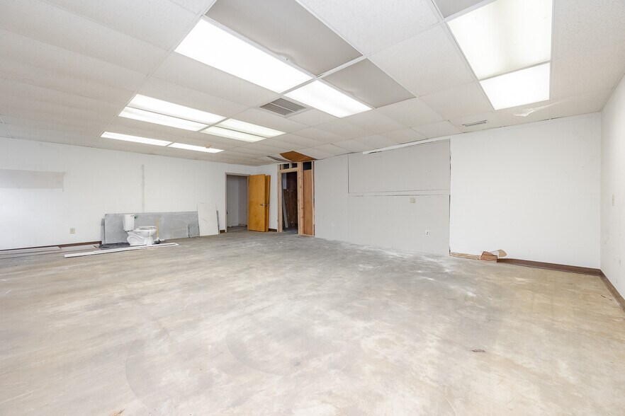 More Photos Of 640 Snyder Ave, West Chester Warehouse For Sale