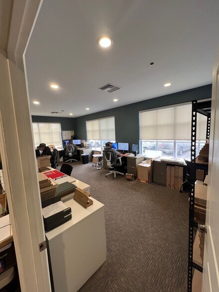 More Photos Of 3025 Beyer Blvd, San Diego Warehouse For Lease