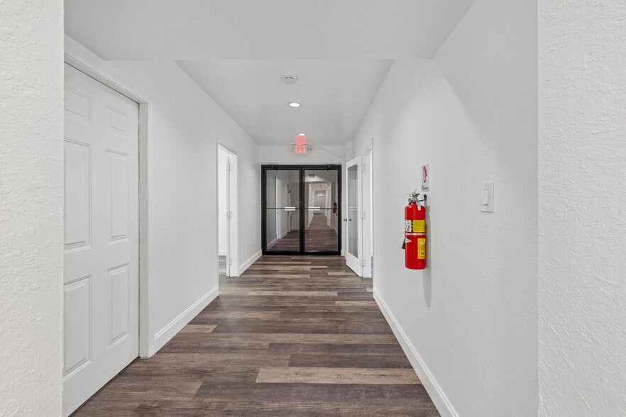 More Photos Of 6536 Lincoln Way N, Saint Petersburg Office For Lease