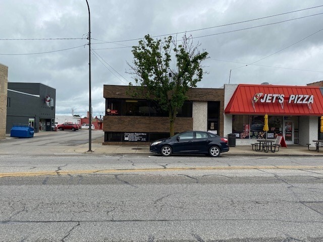 More Photos Of 211 Maple St, Big Rapids Office Residential For Lease