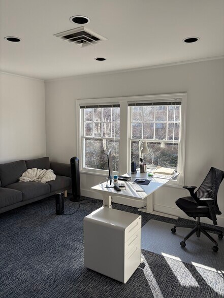 More Photos Of 614 Boylston Ave E, Seattle Office For Sale