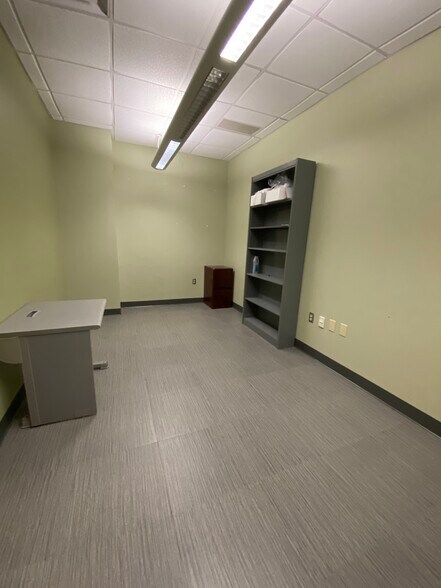 More Photos Of 340 W State St, Athens Flex For Lease