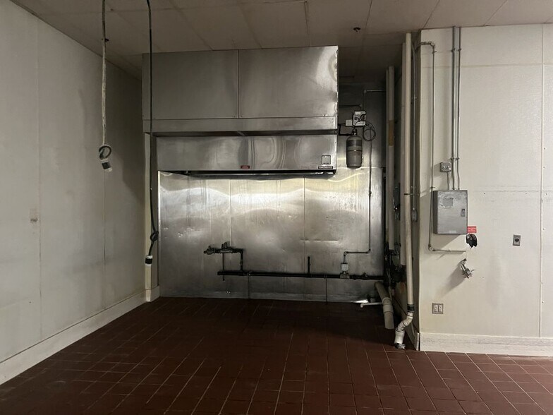 More Photos Of 4 Pin Oak Dr, Branford Industrial For Lease