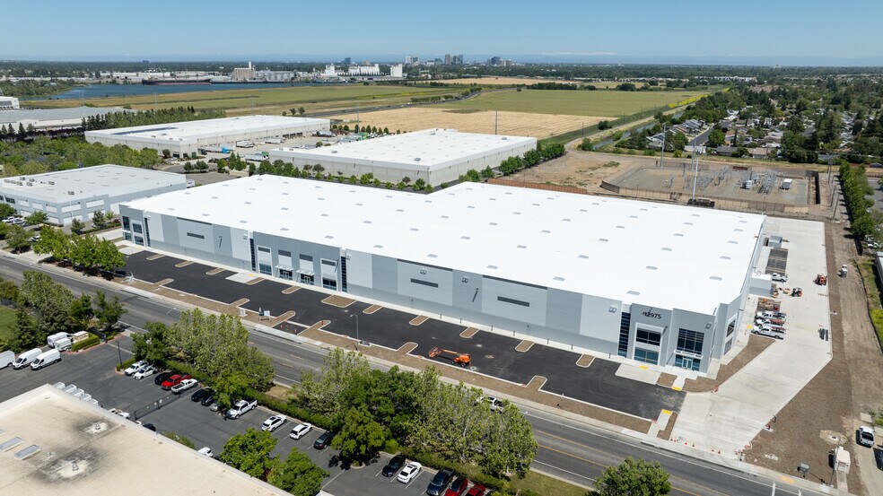 More Photos Of 2975 Ramco St, West Sacramento Distribution For Lease