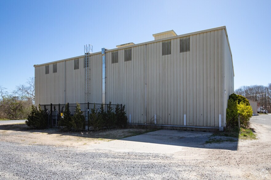 More Photos Of 342 Montauk Hwy, Wainscott Warehouse For Sale
