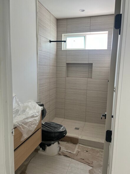 More Photos Of 13694 Erwin St, Van Nuys Apartments For Lease