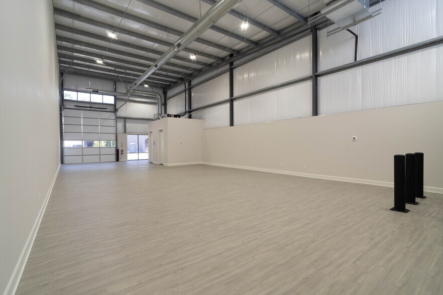 More Photos Of 23645 Gosling Rd, Spring Showroom For Lease