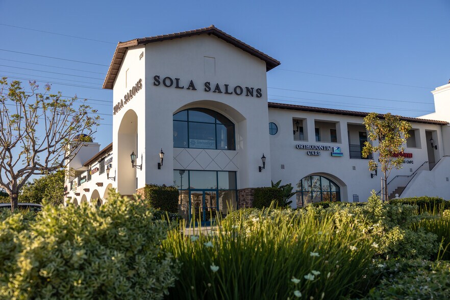 More Photos Of 1746 S Victoria Ave, Ventura Unknown For Lease