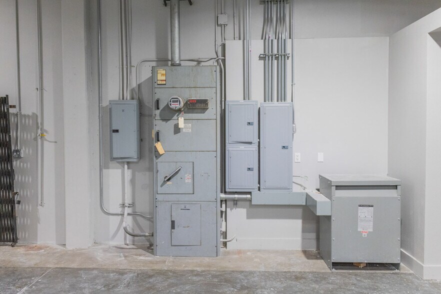 More Photos Of 17209 S Figueroa St, Gardena Warehouse For Lease