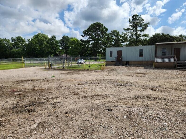 More Photos Of 14090 County Road 282, Alvin Land For Lease
