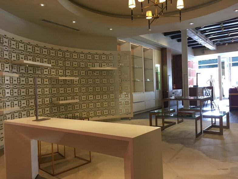 More Photos Of 5910-5932 Broadway St, San Antonio Unknown For Lease