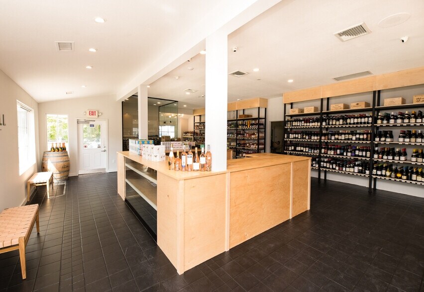 More Photos Of 760 Montauk Hwy, Water Mill Unknown For Lease