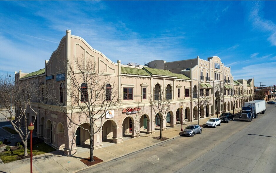 More Photos Of 1500 N Main St, Fort Worth Office For Sale