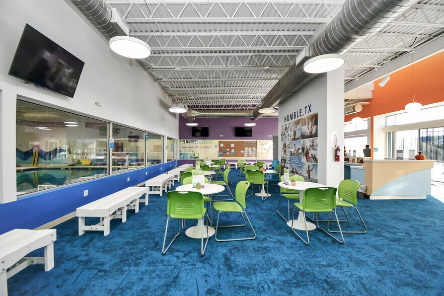 More Photos Of 10423 N Sam Houston Pky E, Humble Sports And Entertainment For Sale