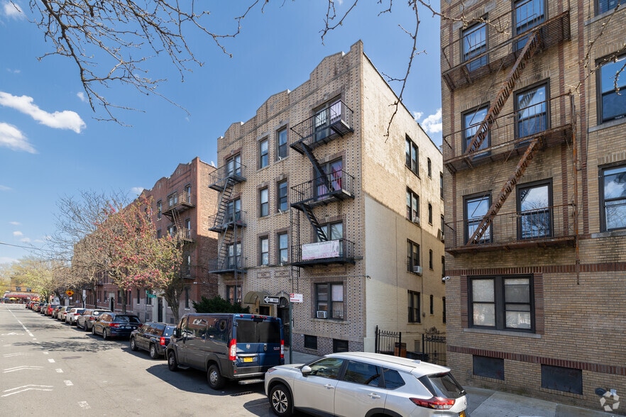 More Photos Of 9926 41st Ave, Corona Apartments For Sale