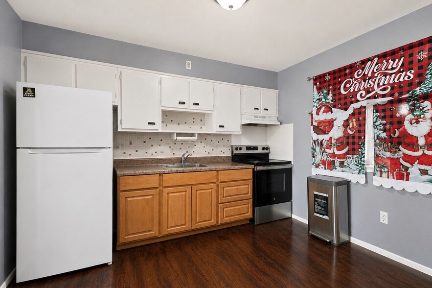 More Photos Of 79 Yaun Ave, Liberty Apartments For Sale