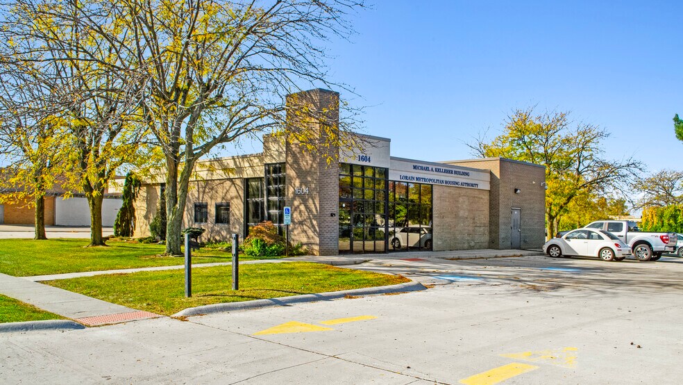 Primary Photo Of 1604 Kansas Ave, Lorain Bank For Sale