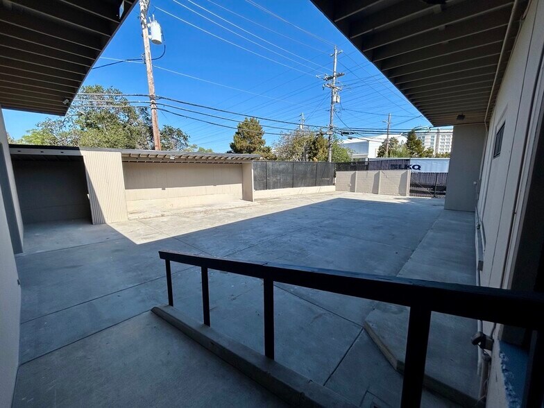 More Photos Of 1395 Marsten Rd, Burlingame Warehouse For Lease