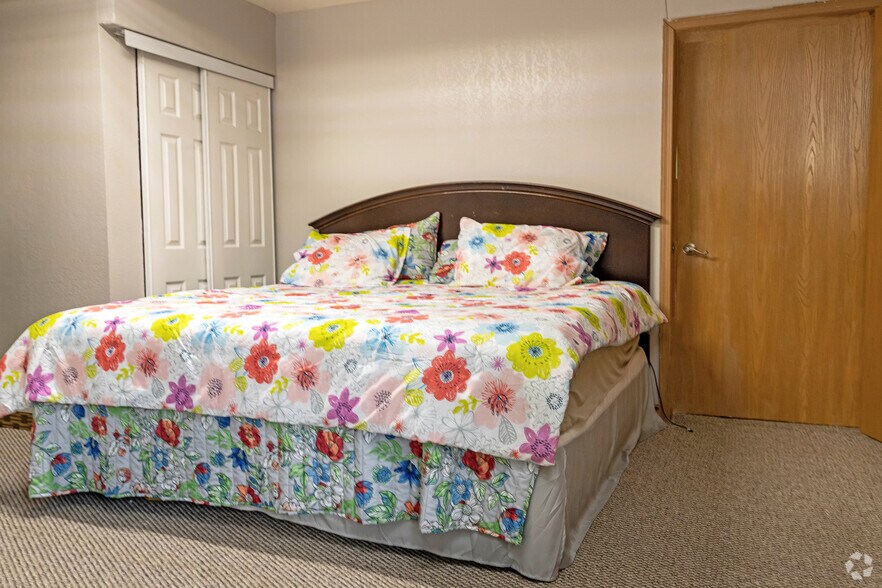 More Photos Of 5100 Hickory Point Frontage Rd, Decatur Hotel For Sale