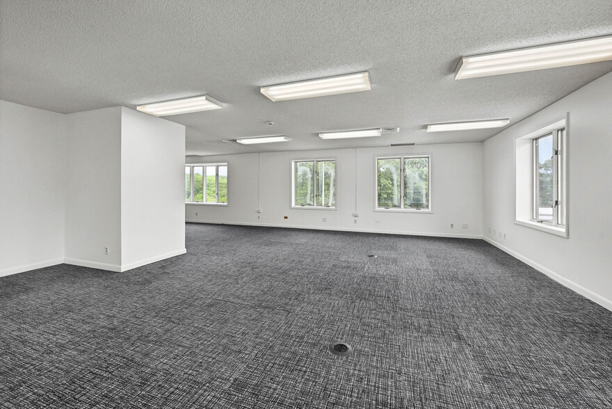 More Photos Of 7 Dunham Dr, New Fairfield Light Manufacturing For Lease