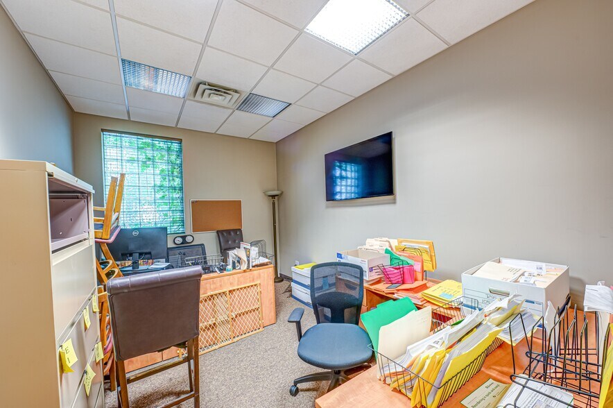 More Photos Of 71 Gazza Blvd, Farmingdale Office For Lease