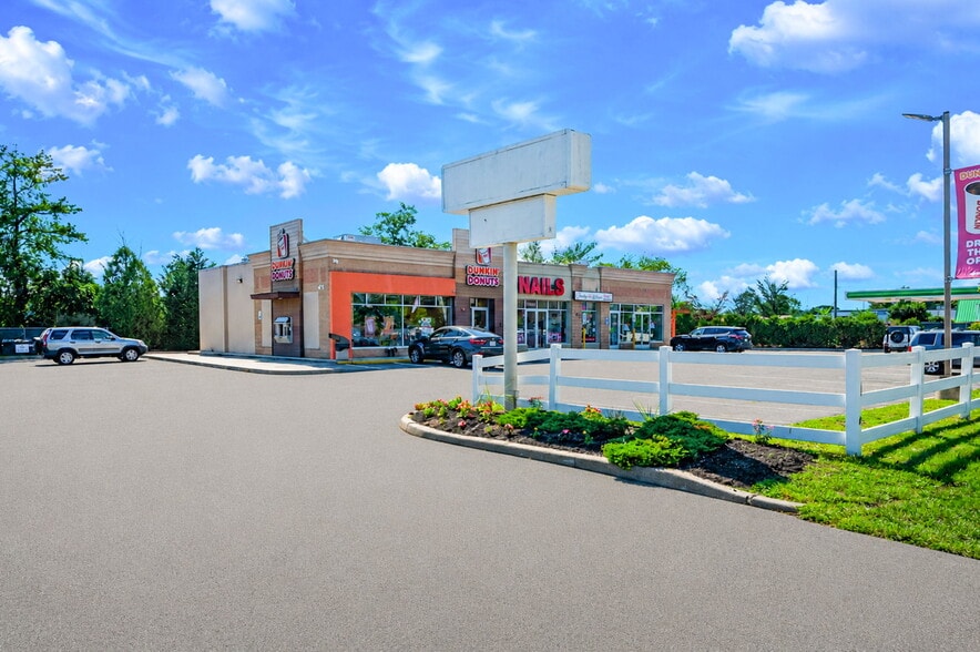 More Photos Of 1966 Veterans Memorial Hwy, Islandia Storefront For Lease