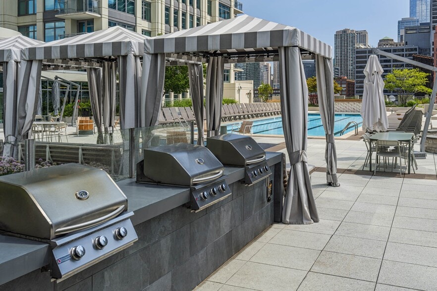 More Photos Of 555 W Kinzie St, Chicago Multifamily For Sale