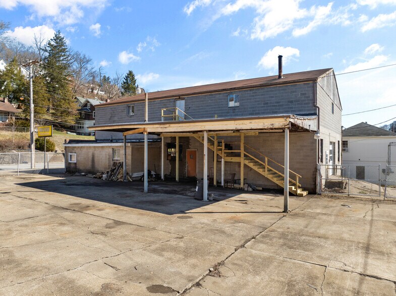 More Photos Of 512 National Rd, Wheeling Flex For Sale