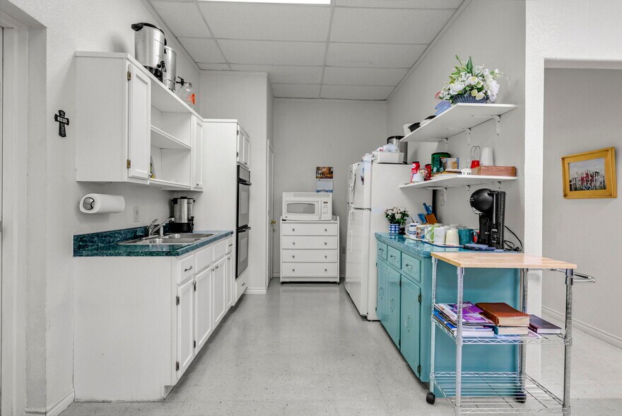 More Photos Of 3411 N Highway 281, Marble Falls Office For Sale