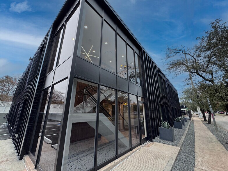 More Photos Of 2120 Montrose Blvd, Houston Office For Lease