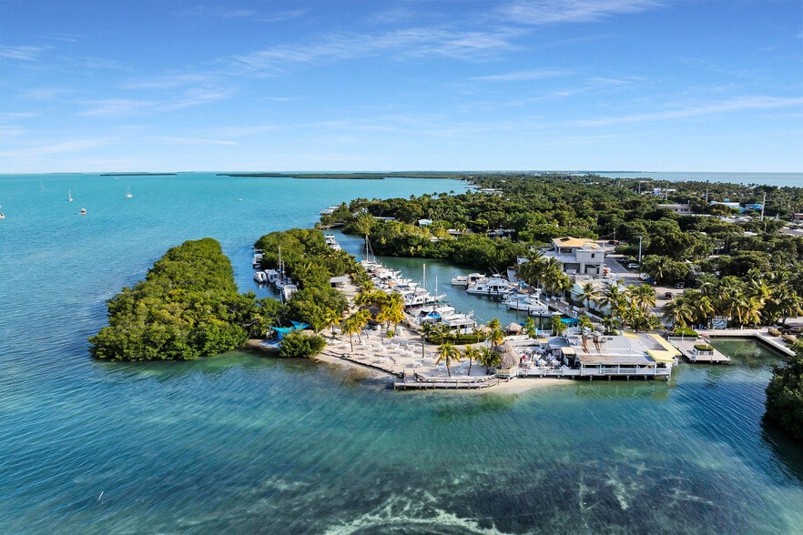 More Photos Of 96 Madeira Rd, Islamorada Restaurant For Sale